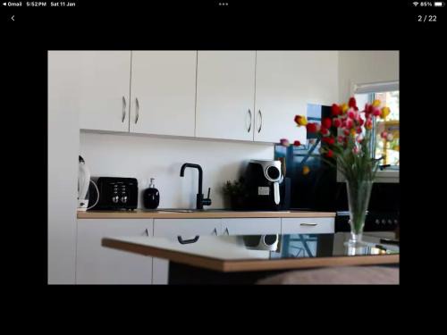 Tikipunga House | Modern and spacious 1-Bedroom Holiday Home
