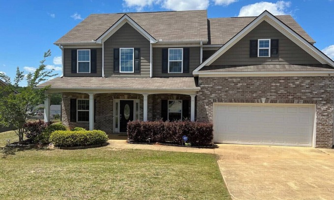 Columbus House | Modern and Spacious home 10 minutes from Fort Moore , a great place for memories