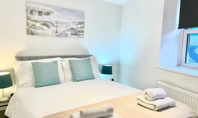 Warmley Apartment | Modern and Stylish 2 Bedroom Apartment FREE PARKING