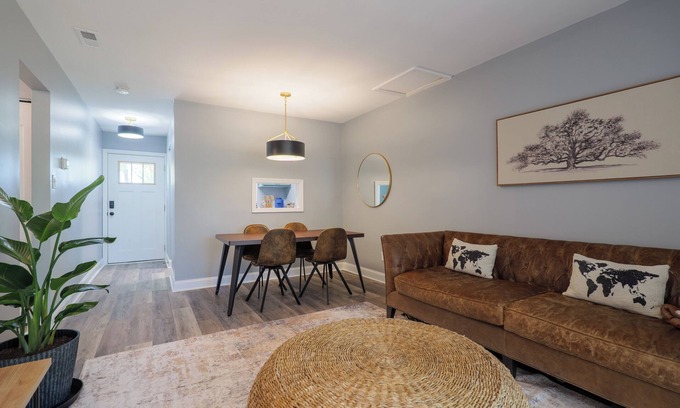 Valdosta Apartment | Modern and Stylish 2BR Apt Near Convention Center, VSU and Hospital.