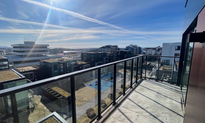 Haaleiti Apartment | Modern and stylish apartment with amazing view over Reykjavik