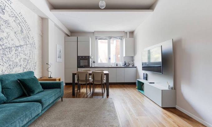 Bullona Apartment | Modern and welcoming 80m2 apartment, ideal for 4 people, located on the mezzanine floor of a building (NO lift) in the Bullona area. The property is located in a strategic area, a few minutes walk from the “Gerusalemme” and “Domodossola” metro st