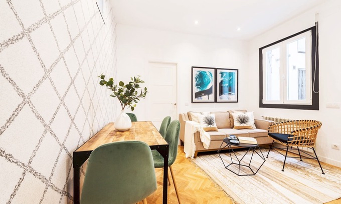 Jeronimos Apartment | Modern and Well Connected 2 bedroom Apartment. Atocha
