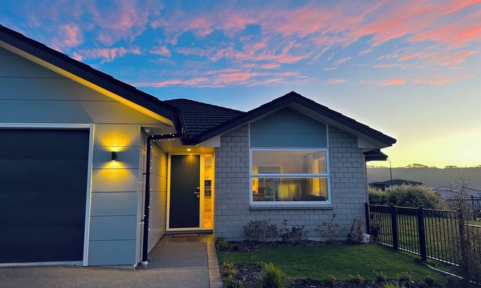 Aotea House | Modern Aotea Family Home with Amazing Views