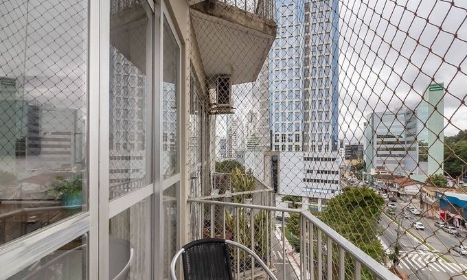 Pioneiros Apartment | Modern Apartment Near the BC Ferris Wheel Mbh0601