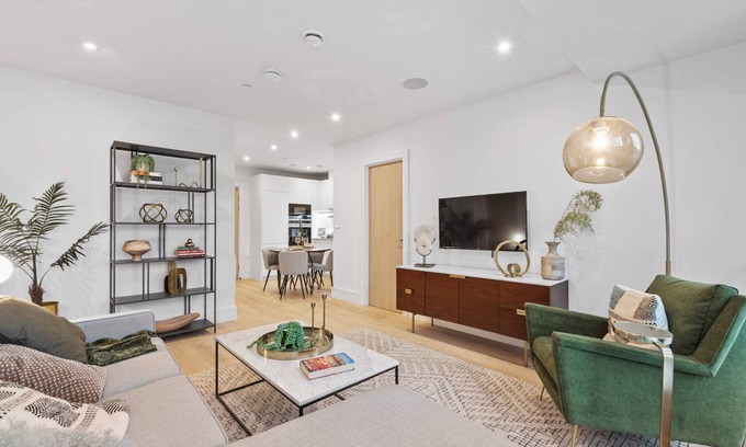 Coombe Hill Apartment | Modern Apartment in West Wimbledon