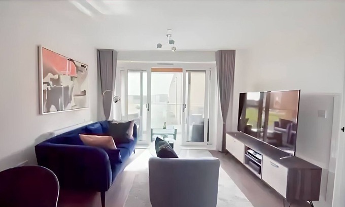 South Ockendon Apartment | Modern Apartment, close to station. 30 mins from Central London