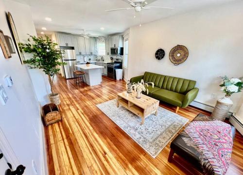 Port Richmond Apartment | Modern Apartment - 3 Bedrooms, 2 Bathrooms