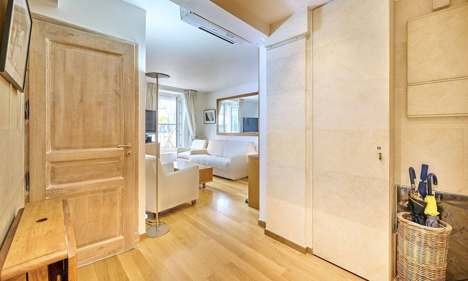 Palais-Royal Apartment | Modern apartment - AC in entire apartment - Tuileries Gardens - Louvre museum