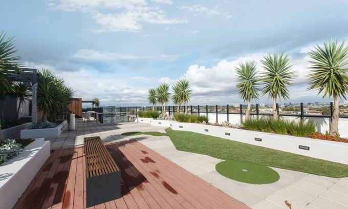 Brunswick East Apartment | Modern Apartment w/Rooftop by Peppy Beach Retreats® (Vic), Ettaro