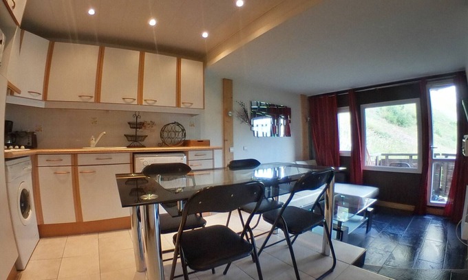 Avoriaz Apartment | Modern apartment center Avoriaz, 2 bedrooms, balcony, ski-in/ski-out