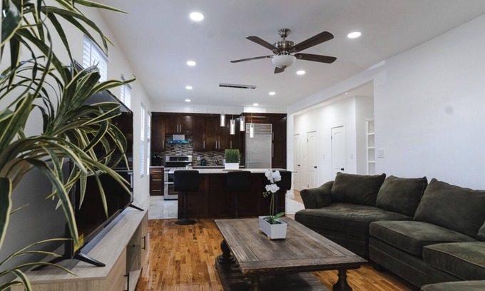 Queens House | Modern apartment close to major sporting events (Citi Field, US Open)