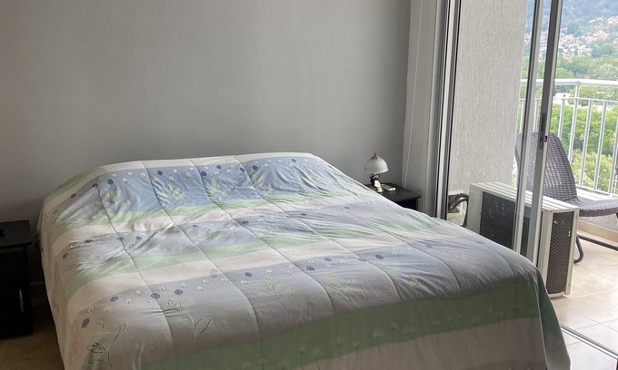 Floridablanca Apartment | Modern apartment whit s/pool and sauna. Near shopping centers and hospitals