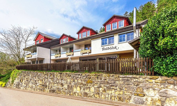 Glatt Apartment | Modern apartment in a quiet location with a view of the Glatt moated castle