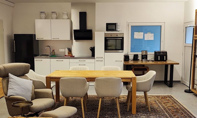 Veitshoechheim Apartment | Modern apartment (123m²) near Würzburg with WLAN parking lot Grill+ 75 inch TV