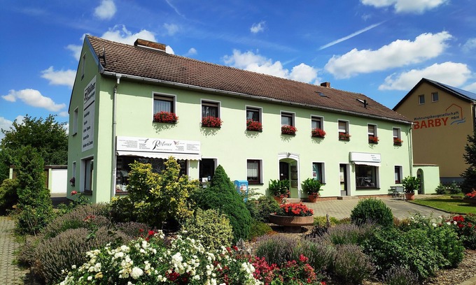Barby Apartment | Modern apartment "Elbdamm" for 2 (max 4) persons in Barby on the Elbe