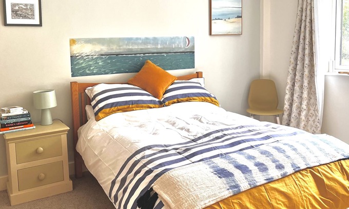 Mabe Bed & Breakfast | modern apartment for 2, ensuite, kitchen, with parking, in wooded valley.
