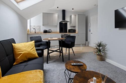 Mapperley Apartment | Modern Apartment Free Off Road Parking King Room Suite 10