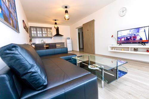 Nusle Apartment | Modern Apartment Garden Near The City Center