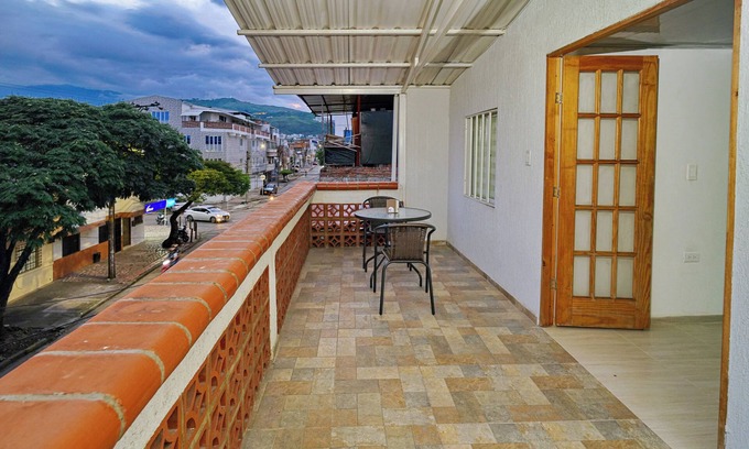 Cali Apartment | Modern Apartment in Alameda