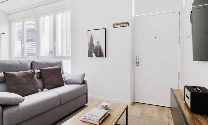 Cotos Apartment | Modern apartment in Castellana near 4torres