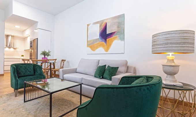 San Bartolome Apartment | Modern apartment in city center. Recaredo VIII