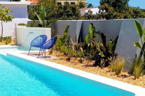 Vale de Seixos Apartment | Modern apartment in Estói with shared pool.