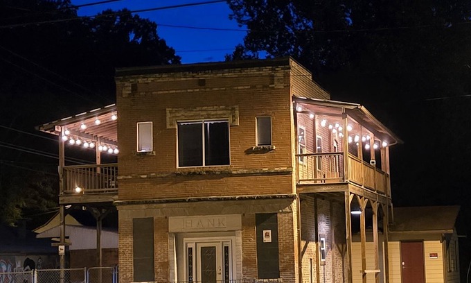 Rocky Top House | Modern Apartment in Historic Building