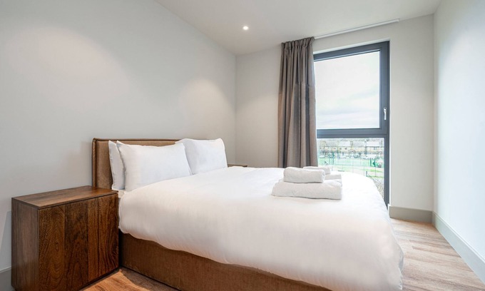 Tottenham Hale Apartment | Modern Apartment in North London