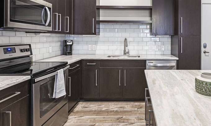 Beachwood Apartment | Modern Apartment in Prime Location (ID9659X91)