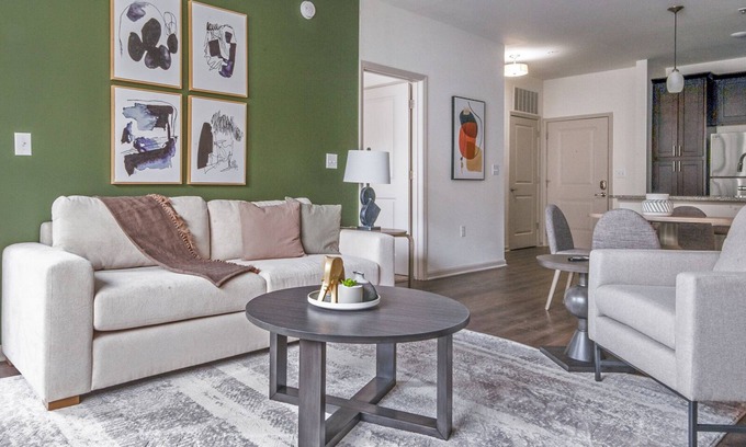 Seven Springs Apartment | Modern Apartment in Prime Location (ID9214X39)