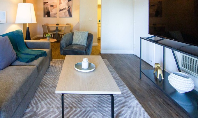 Country Club Apartment | Modern Apartment in Prime Location (ID7444X46)