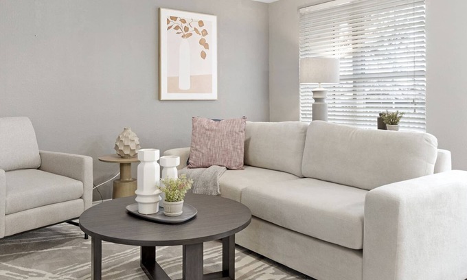 Grapevine Apartment | Modern Apartment in Prime Location (ID8172X38)