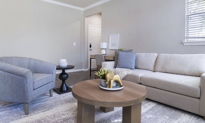 Grapevine Apartment | Modern Apartment in Prime Location (ID8340X83)
