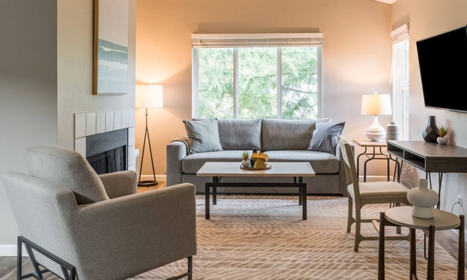 Tanasbourne Apartment | Modern Apartment in Prime Location (ID9188X02)
