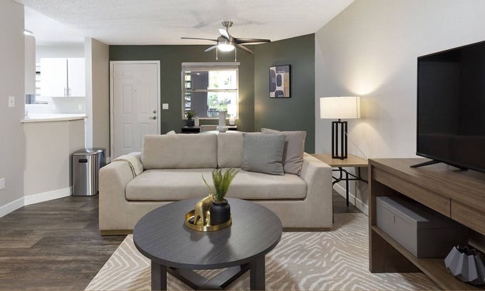 Tanasbourne Apartment | Modern Apartment in Prime Location (ID9191X01)