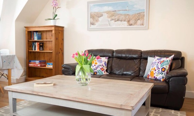 St Sampsons Apartment | Modern apartment in picturesque north Guernsey, by beautiful bay and Vale Castle