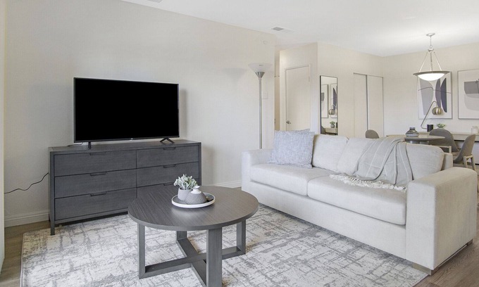 South Redlands Apartment | Modern Apartment in Prime Location (ID1233X125)