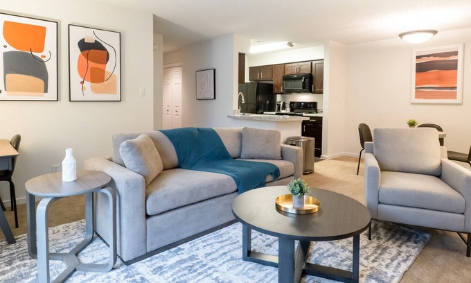 Richmond Apartment | Modern Apartment in Prime Location (ID4807X88)