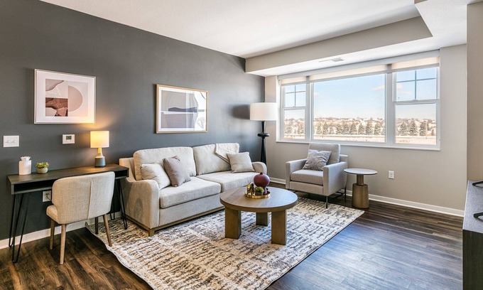 Woodbury Apartment | Modern Apartment in Prime Location (ID7378X68)