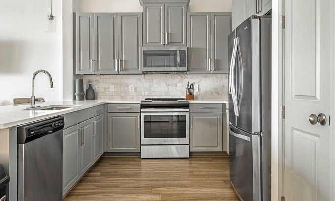 Garland Apartment | Modern Apartment in Prime Location (ID9119X95)