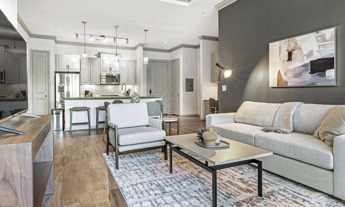 Garland Apartment | Modern Apartment in Prime Location (ID8307X00)