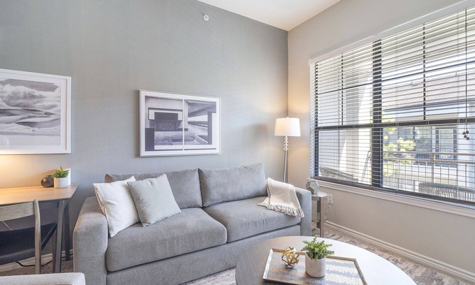 Barker Apartment | Modern Apartment in Prime Location (ID7038X20)