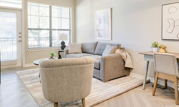 Barker Apartment | Modern Apartment in Prime Location (ID5188X68)