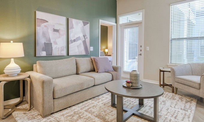 Barker Apartment | Modern Apartment in Prime Location (ID7974X18)