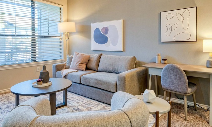 Barker Apartment | Modern Apartment in Prime Location (ID7333X77)