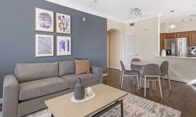 Energy Corridor Apartment | Modern Apartment in Prime Location (ID2680X65)