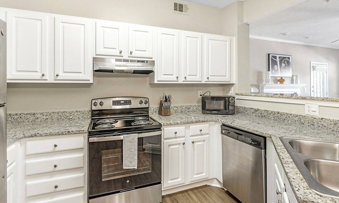 Germantown Apartment | Modern Apartment in Prime Location (ID6837X52)