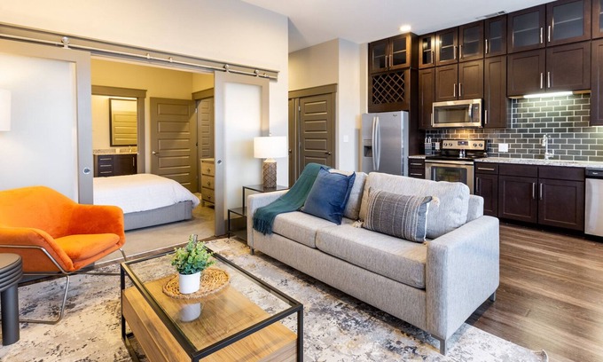 Vickery Meadow Apartment | Modern Apartment in Prime Location (ID3132)