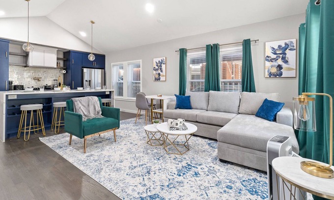 Oak Cliff Apartment | Modern Apartment in Prime Location (ID1204X610)